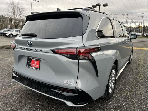 Certified 2023 Toyota Sienna XSE image 5