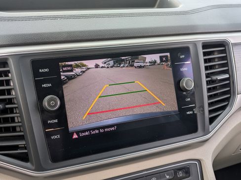 Used 2019 Volkswagen Atlas SE w/ Towing Package image 25