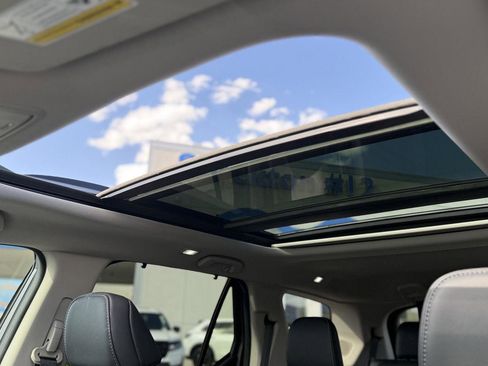 Certified 2025 Honda Pilot Touring image 22