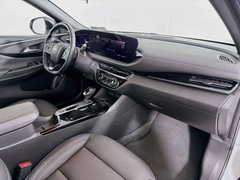 Used 2024 Buick Envista Sport Touring w/ Convenience I Package FWD image 31
