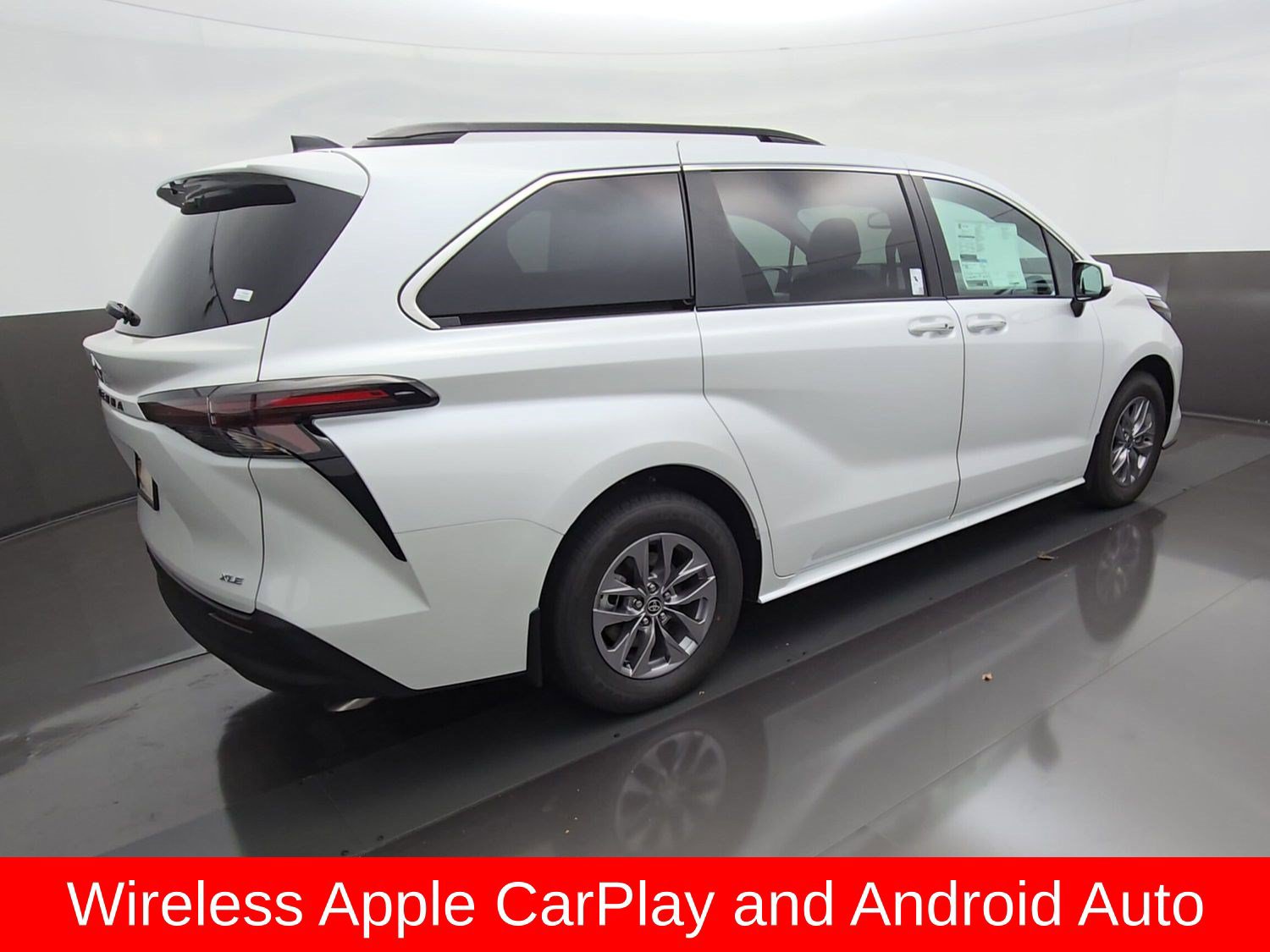 New 2026 Toyota Sienna XLE FWD image 11