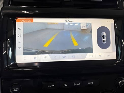 Used 2017 Land Rover Discovery HSE AWD/4WD image 18