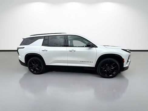 Used 2024 Chevrolet Traverse RS w/ LPO, Floor Liner Package AWD/4WD image 2