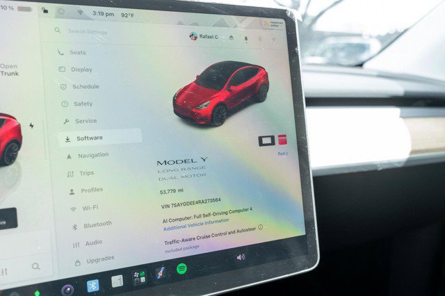 Used 2024 Tesla Model Y Long Range AWD/4WD image 9