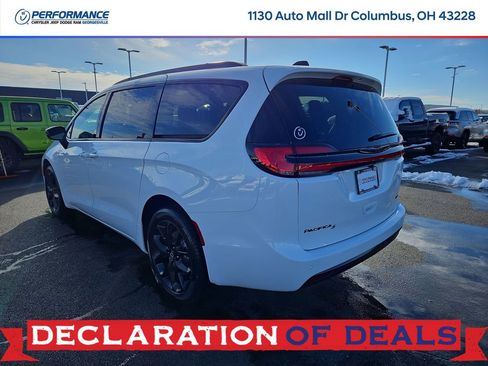 New 2026 Chrysler Pacifica Select image 5