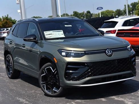 New 2026 Volkswagen Tiguan SEL R-Line AWD/4WD image 2