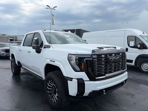 Used 2024 GMC Sierra 2500 Denali Ultimate w/ Max Trailering Package AWD/4WD image 2