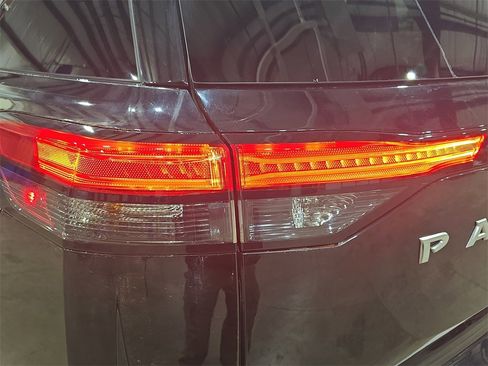 Used 2023 Nissan Pathfinder Platinum image 35