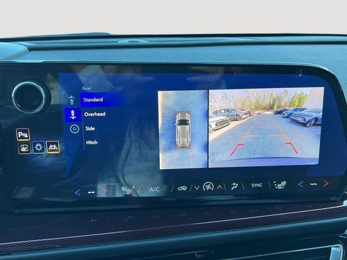 Used 2024 Chevrolet Traverse Z71 image 17