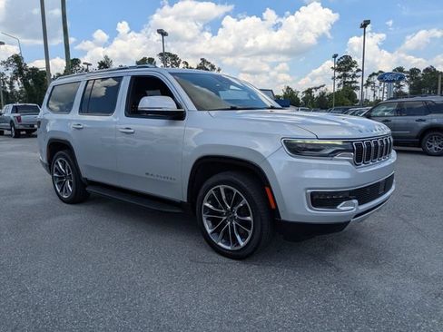Used 2022 Jeep Wagoneer Series II w/ Convenience Group I RWD image 2