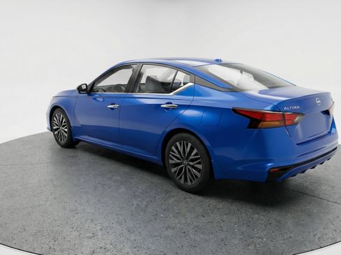 Used 2025 Nissan Altima 2.5 SV image 6