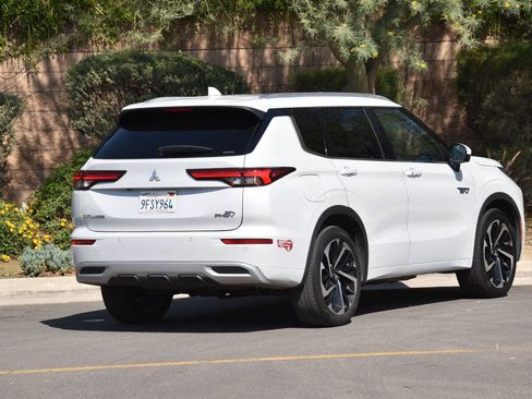 Used 2023 Mitsubishi Outlander SEL AWD/4WD image 40
