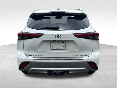 Used 2022 Toyota Highlander Platinum AWD/4WD image 4