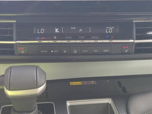Used 2026 Toyota Sienna XLE FWD image 20