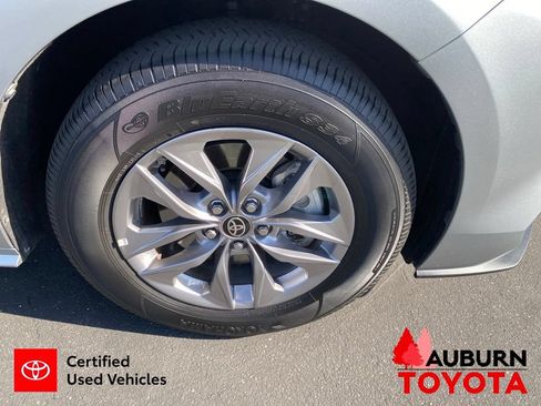 Certified 2025 Toyota Sienna LE FWD image 9
