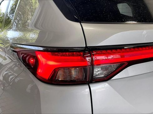 Used 2024 Mitsubishi Outlander SE AWD/4WD image 17