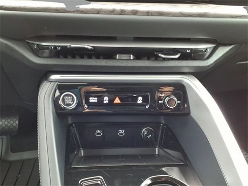 Used 2025 Audi Q5 Premium w/ Convenience Package image 16