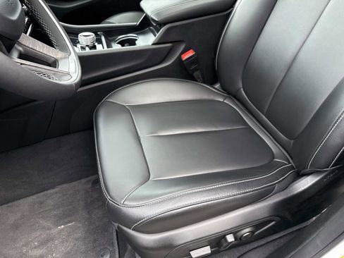 Used 2025 Jeep Grand Cherokee Limited w/ Black Appearance Package image 23