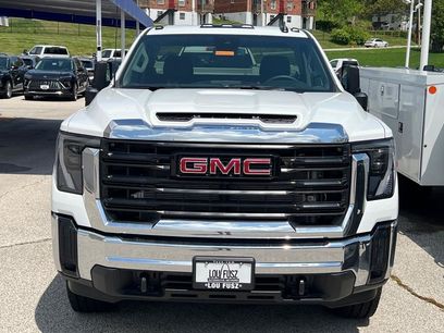 New 2025 GMC Sierra 2500 Pro w/ Convenience Package