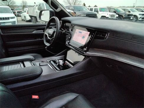 Used 2024 Jeep Wagoneer L Series II image 21