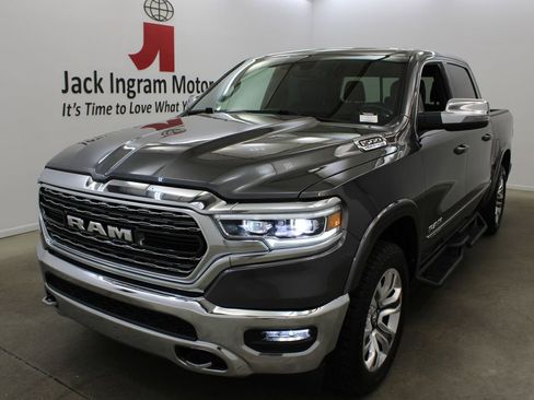 Used 2024 RAM 1500 Limited AWD/4WD image 2