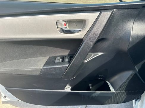 Used 2019 Toyota Corolla LE FWD image 17