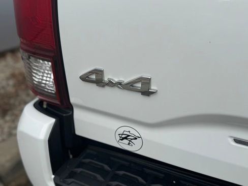 Certified 2020 Toyota Tacoma SR image 38
