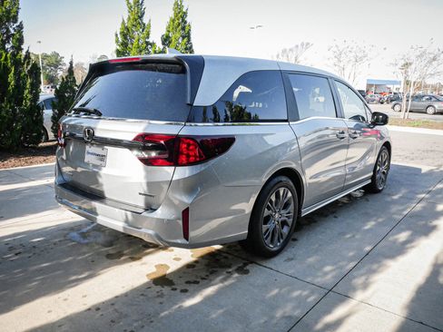 Used 2025 Honda Odyssey Touring image 12