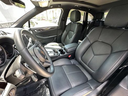 Used 2023 Porsche Macan AWD/4WD image 5