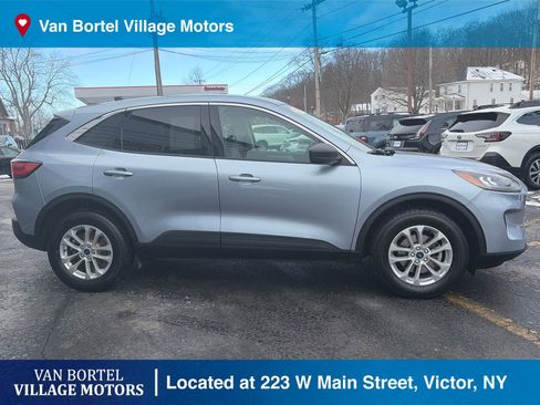 Used 2022 Ford Escape SE w/ Cold Weather Package image 5
