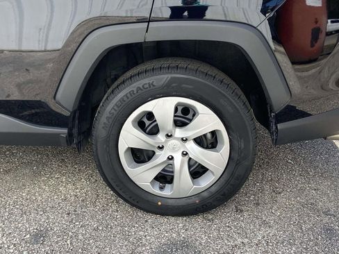 Used 2023 Toyota RAV4 LE image 9