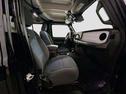 Used 2025 Jeep Wrangler Willys image 31