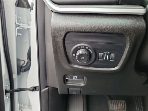 Used 2024 Jeep Grand Cherokee Limited image 20