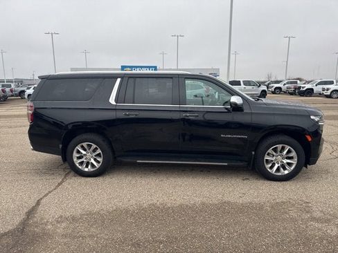 Used 2021 Chevrolet Suburban Premier w/ Premium Package image 2