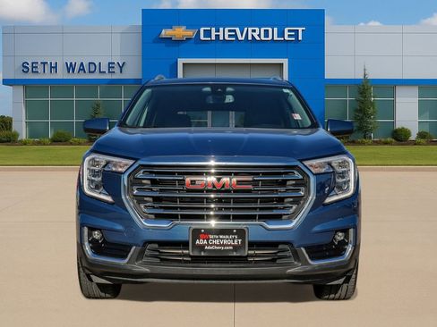Used 2024 GMC Terrain SLT image 2