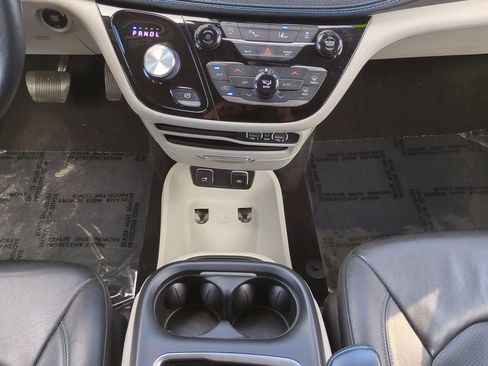 Used 2021 Chrysler Pacifica Touring-L image 18