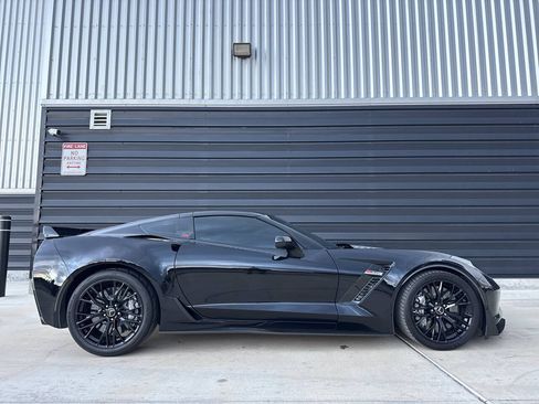 Used 2015 Chevrolet Corvette Z06 w/ 3LZ Preferred Equipment Group RWD image 32