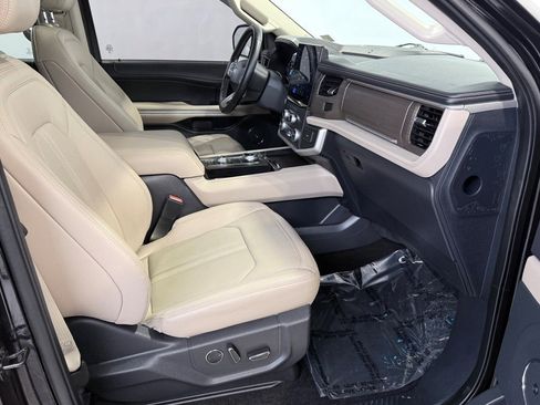 Used 2022 Ford Expedition Max Limited image 12