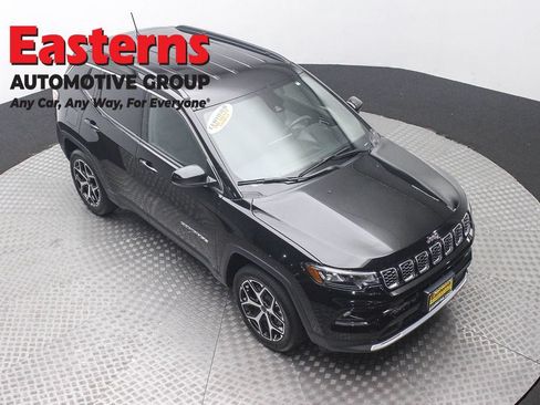 Used 2025 Jeep Compass Limited AWD/4WD image 3
