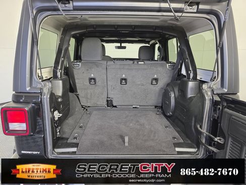 Used 2023 Jeep Wrangler Sahara image 29