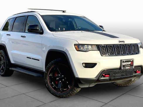 Used 2018 Jeep Grand Cherokee Laredo AWD/4WD image 3