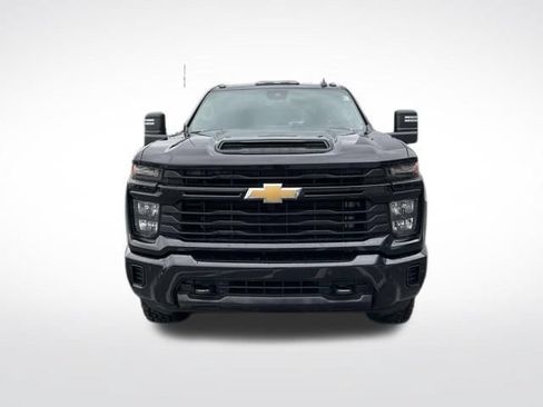 Used 2025 Chevrolet Silverado 2500 Custom w/ Custom Value Package AWD/4WD image 2