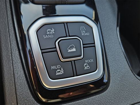 New 2026 Nissan Frontier SV w/ All-Weather Content Package image 21