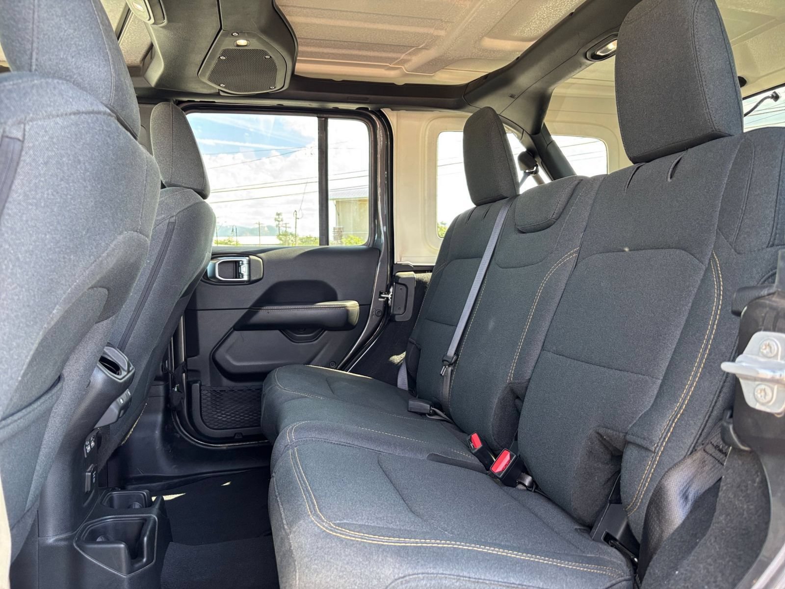 Used 2025 Jeep Wrangler Unlimited Sahara AWD/4WD image 25