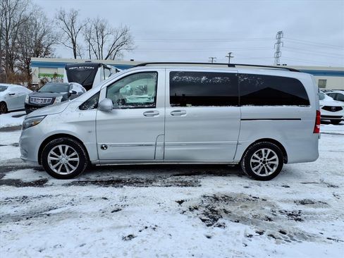 Used 2016 Mercedes-Benz Metris Passenger image 2