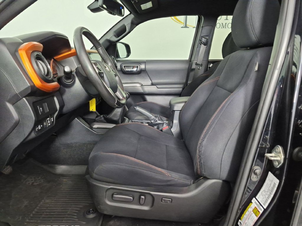 Used 2020 Toyota Tacoma TRD Sport AWD/4WD image 16