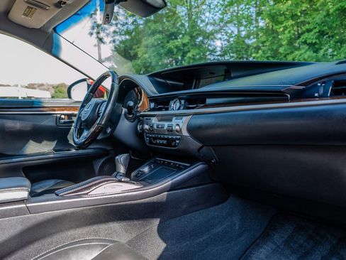 Used 2017 Lexus ES 350 w/ Luxury Package image 32