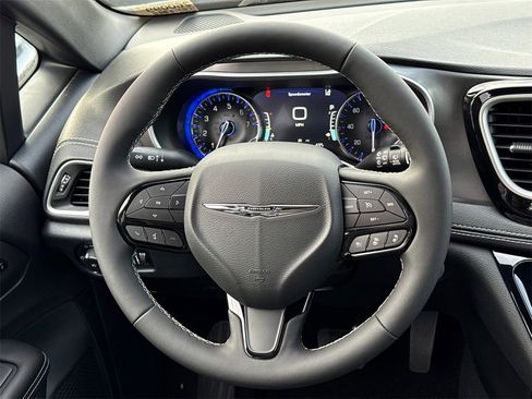 New 2026 Chrysler Pacifica Select w/ S Appearance Package image 23