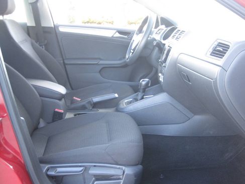 Used 2016 Volkswagen Jetta SE FWD image 25