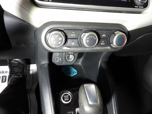 Used 2021 Nissan Versa SV FWD image 13